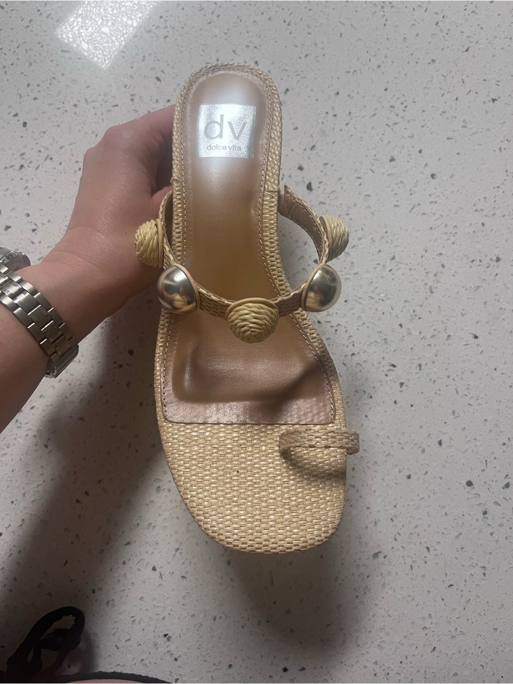 Bova Toe Loop Sandal
DV by Dolce Vita